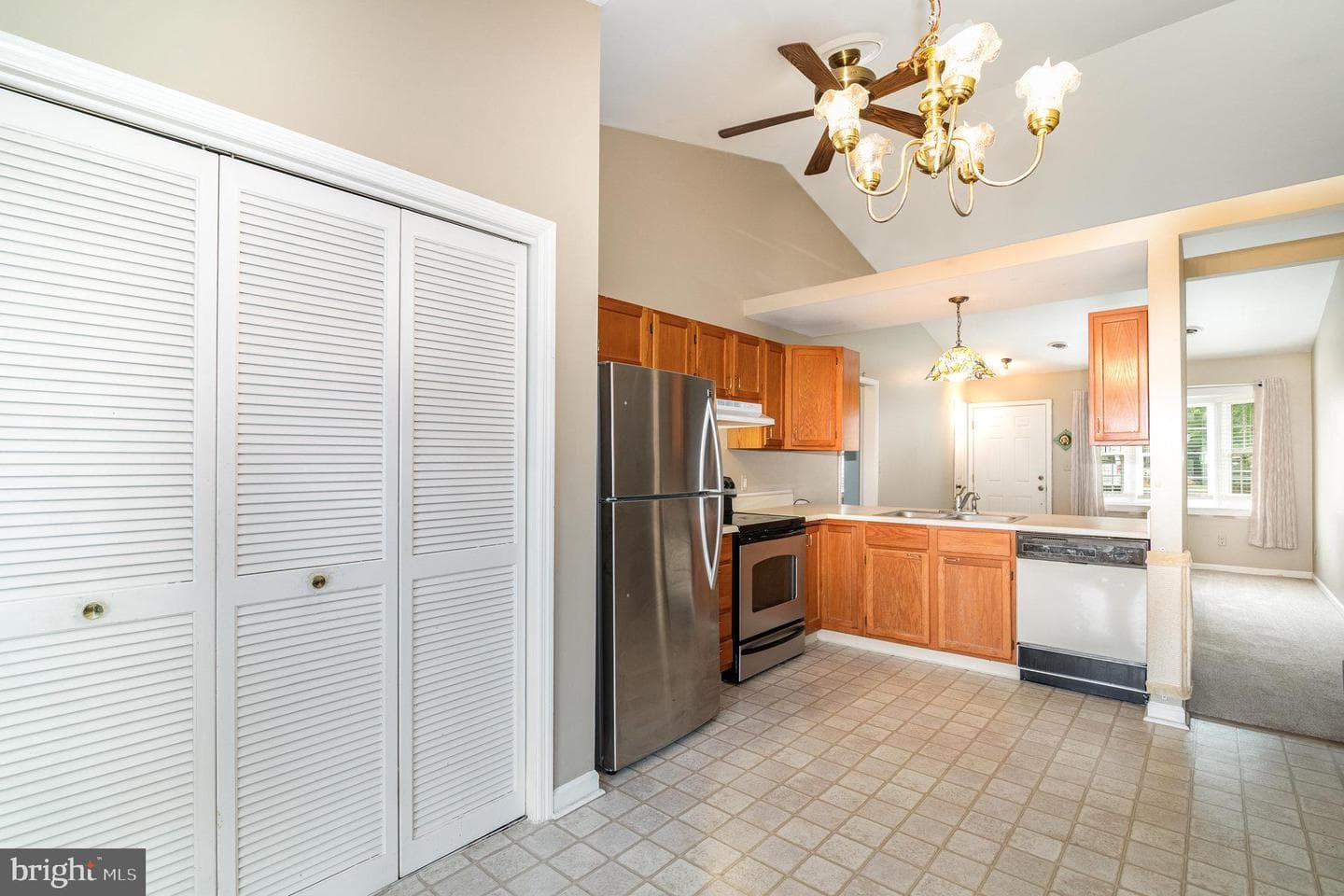 24 Southpoint Drive photo 5