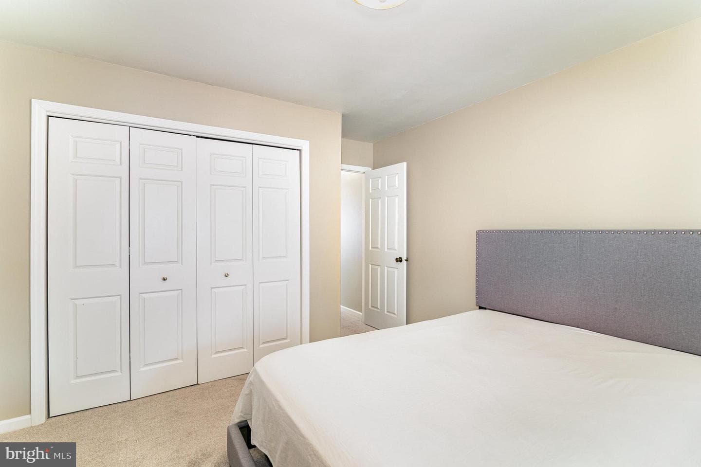 24 Southpoint Drive photo 8