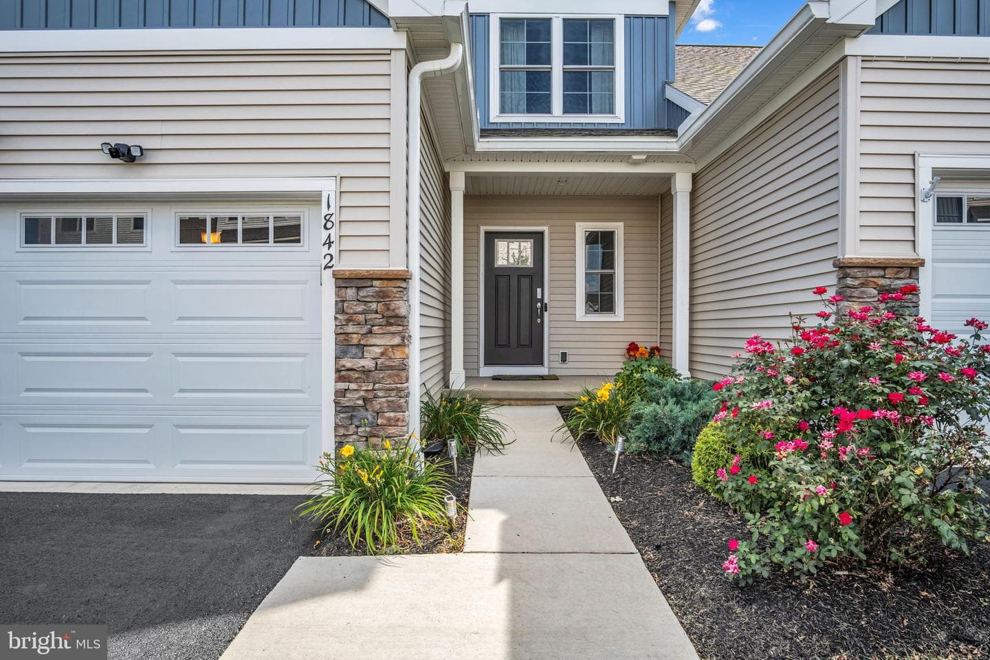 1842 Shady Lane photo 2