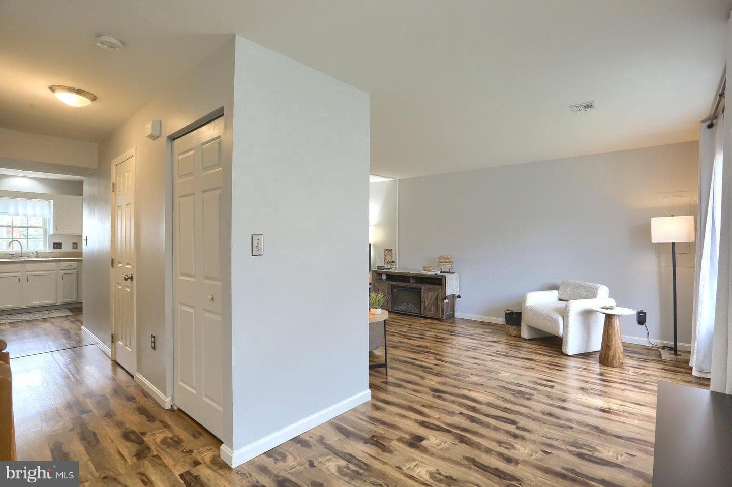 132 Melbourne Lane photo 4