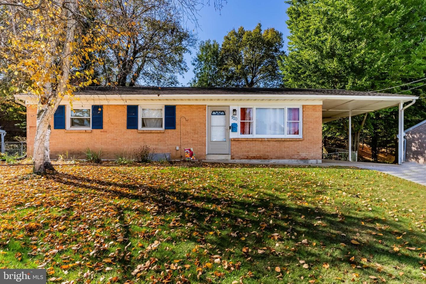 920 W Foxcroft Drive photo 1