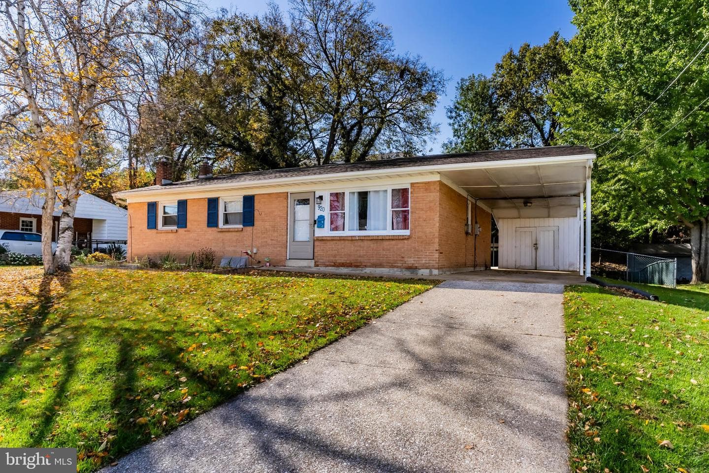 920 W Foxcroft Drive photo 3