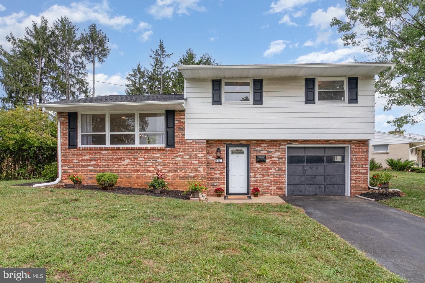 5223 Windsor Boulevard photo 1