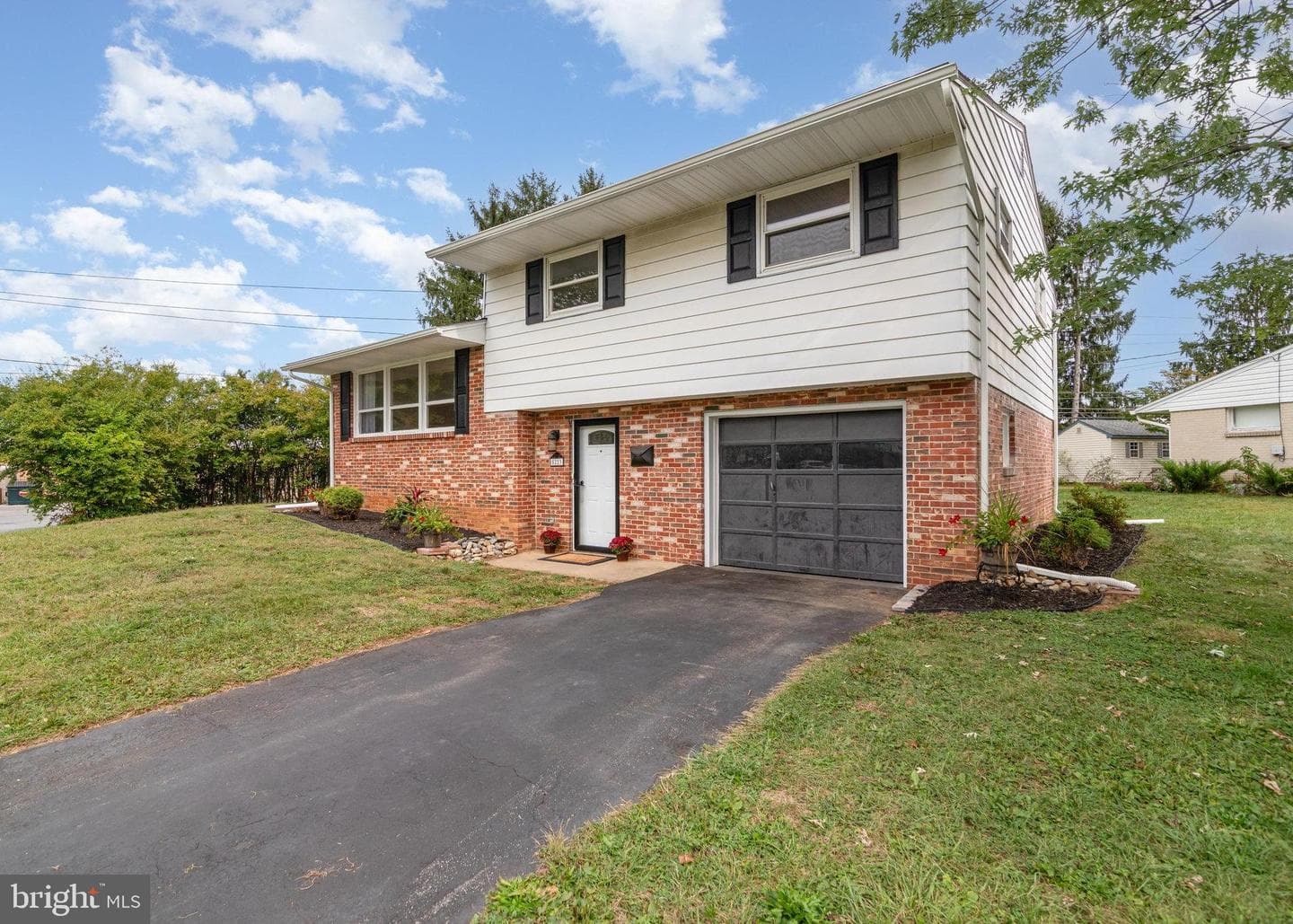 5223 Windsor Boulevard photo 2