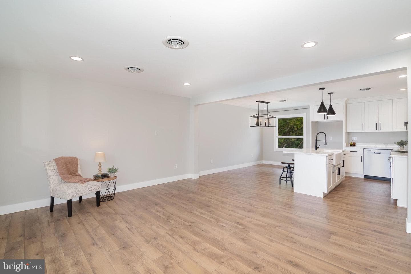 5223 Windsor Boulevard photo 4