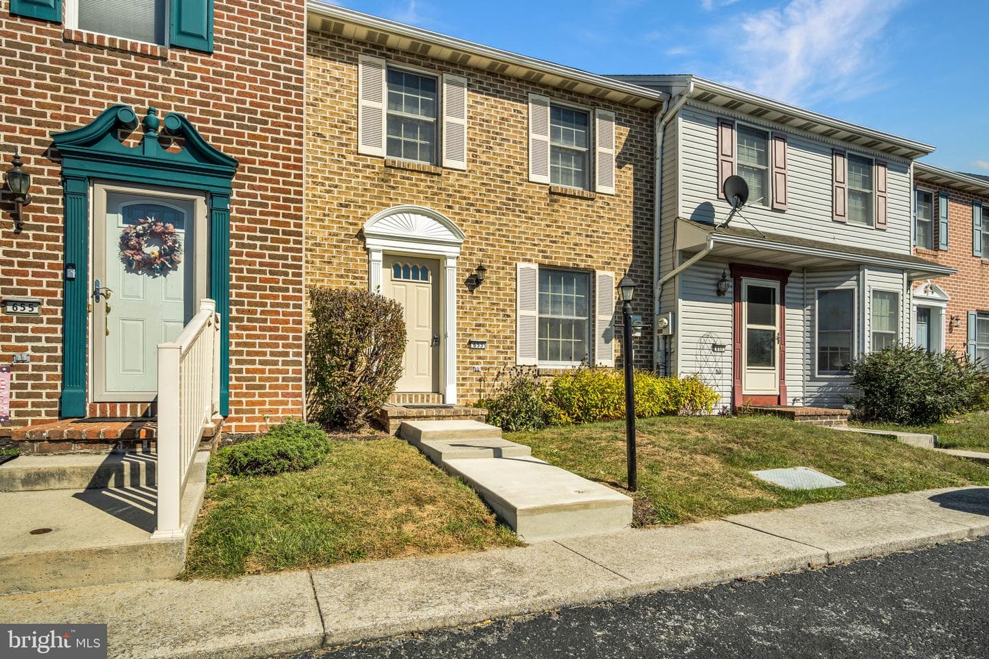 653 Park Ridge Drive photo 2