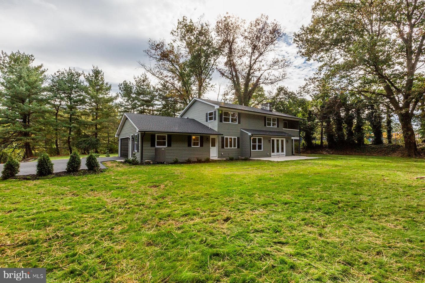 908 W Walnut Street photo 2