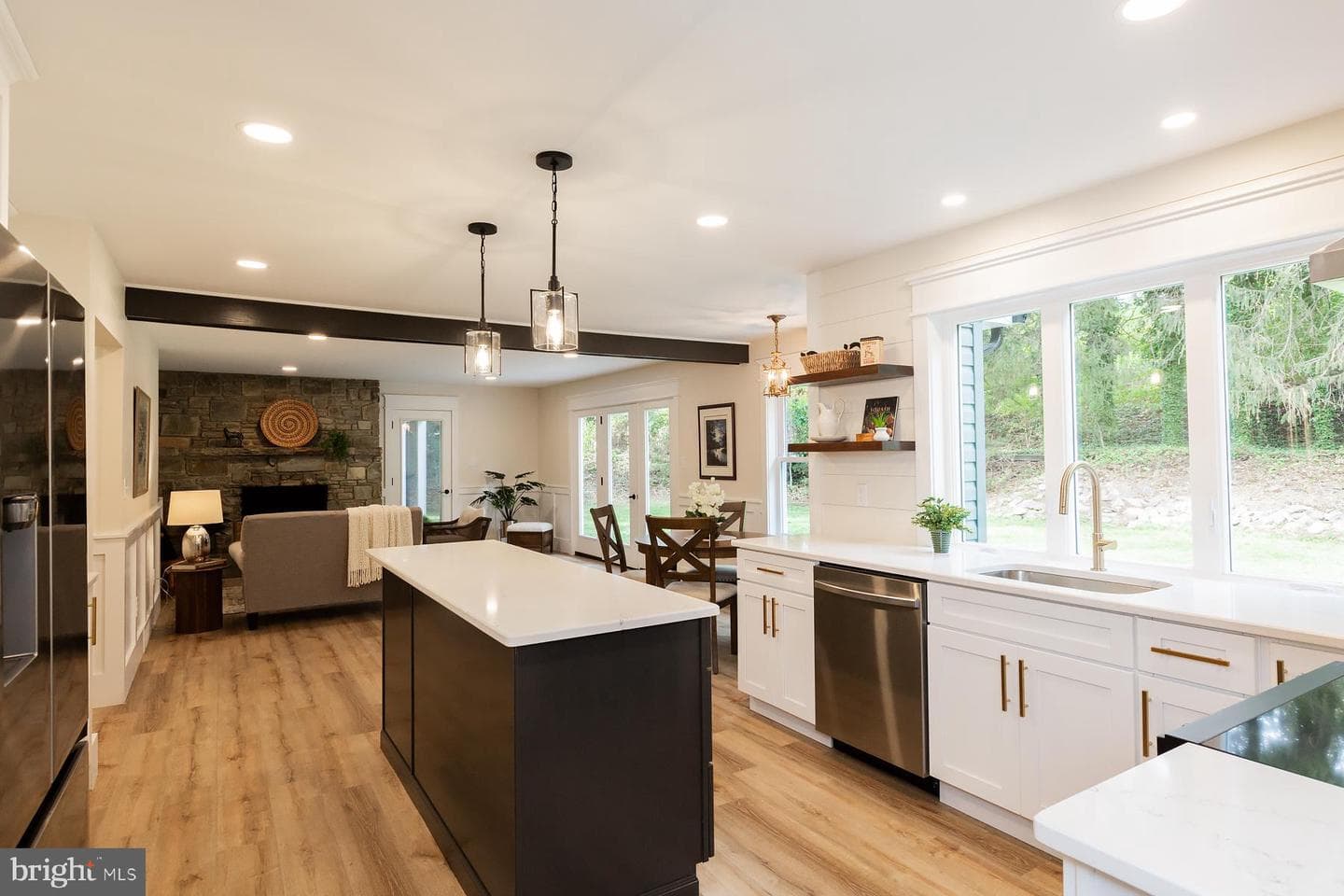 908 W Walnut Street photo 3