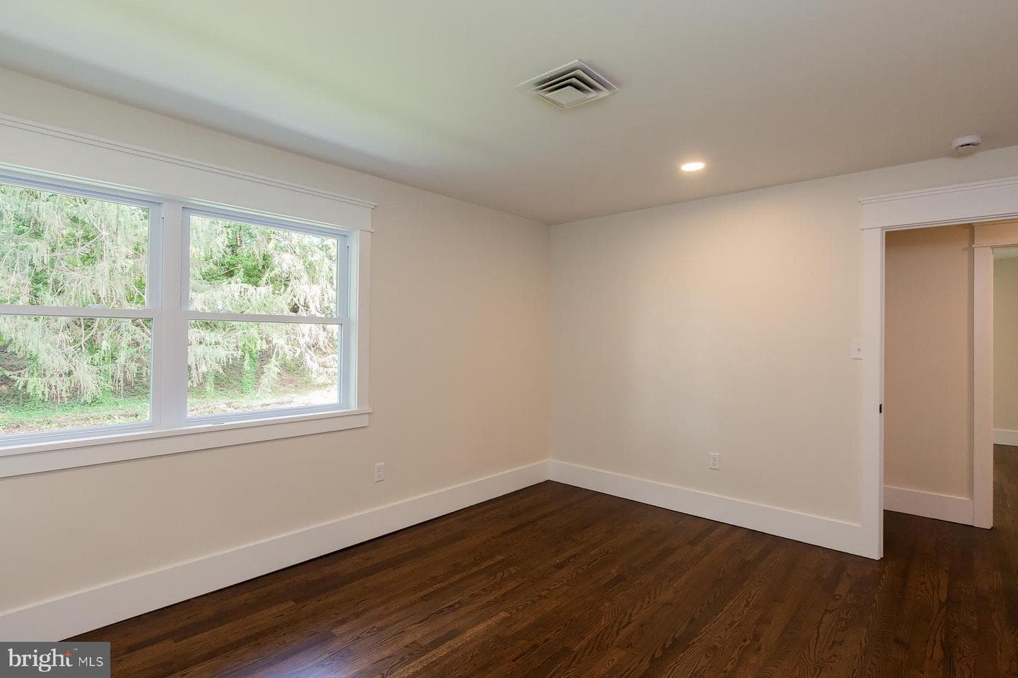 908 W Walnut Street photo 40