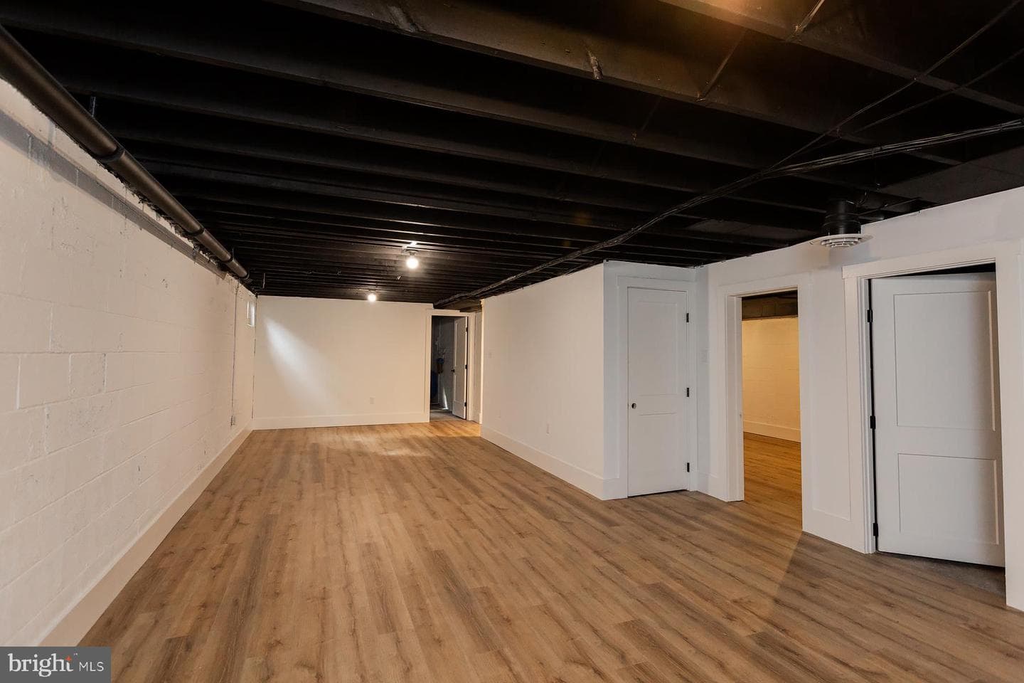 908 W Walnut Street photo 41
