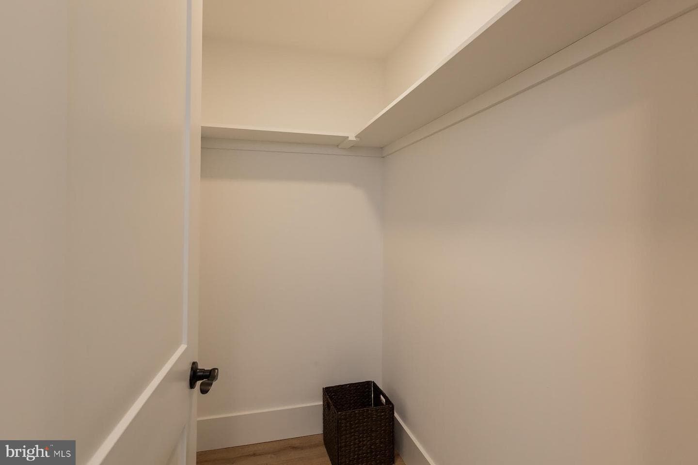 908 W Walnut Street photo 57