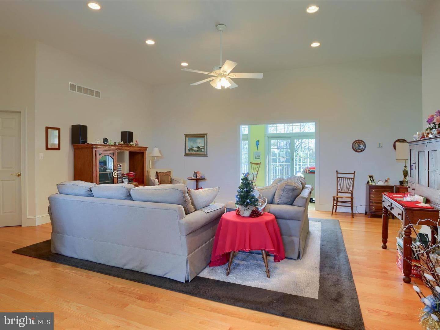 9 E Linden Drive E photo 7