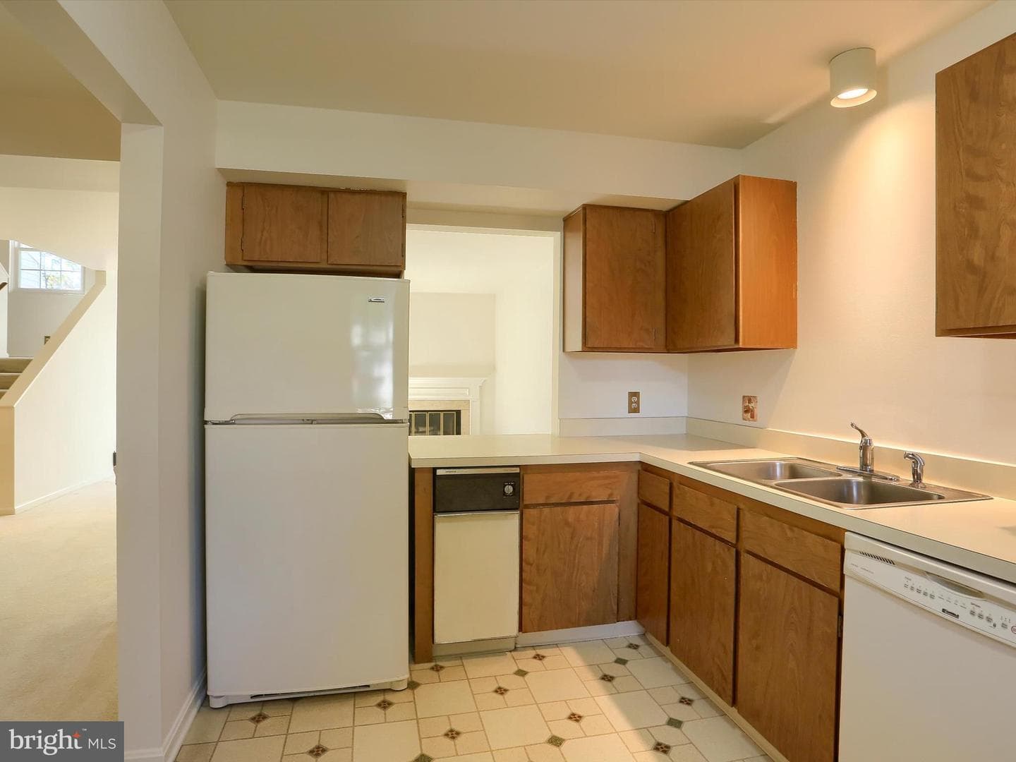 1068 W Foxcroft Drive photo 4