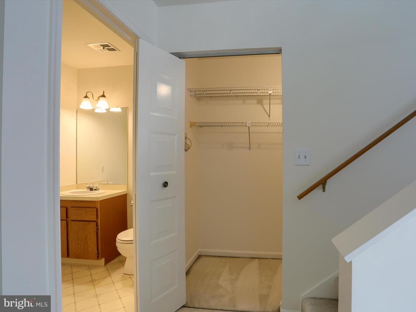 1068 W Foxcroft Drive photo 9