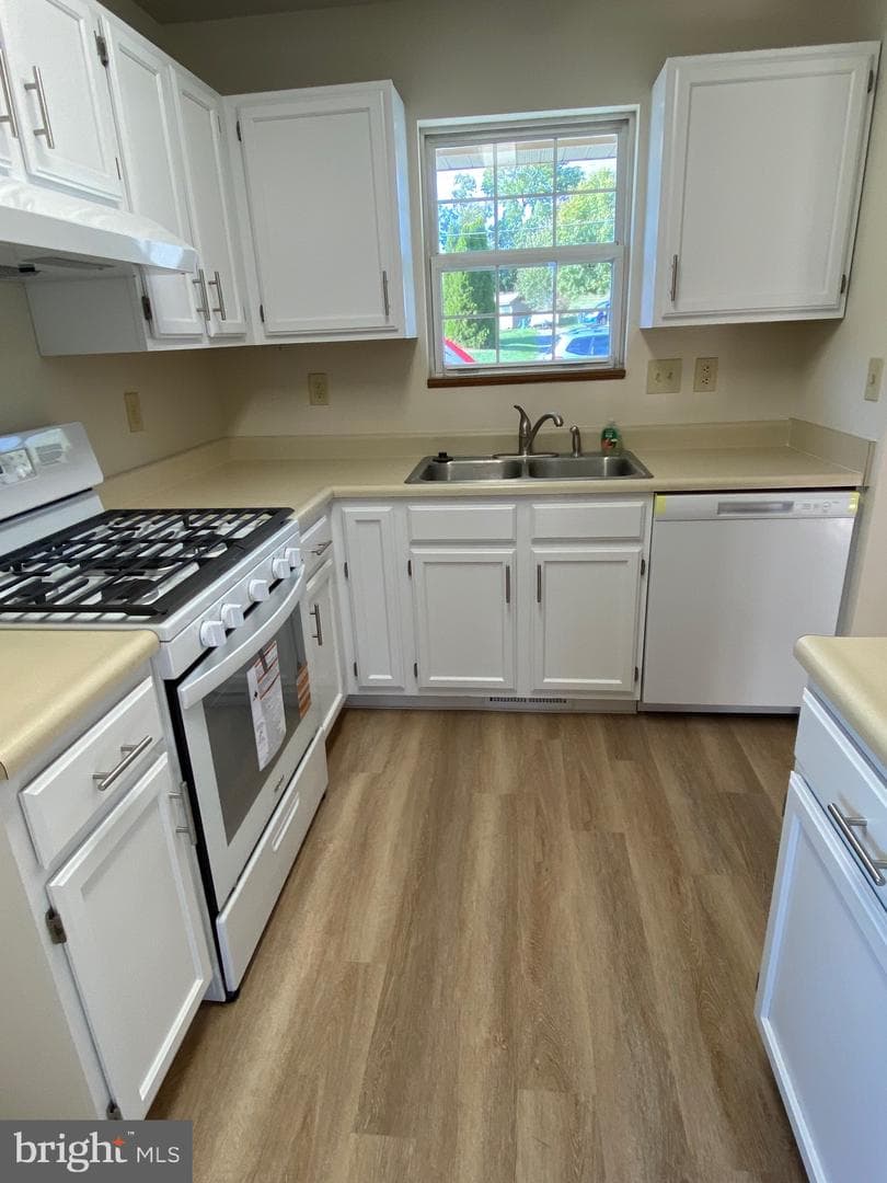 1052 Rebecca Street photo 3