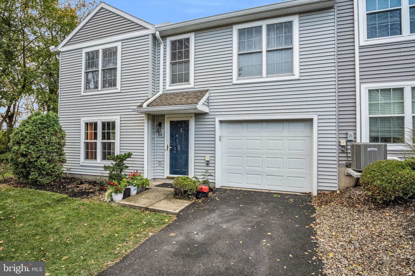 84 Courtyard Drive photo 3