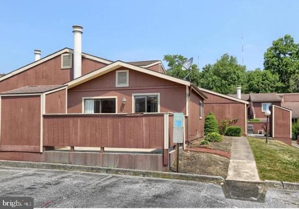 221 Lee Court, Enola