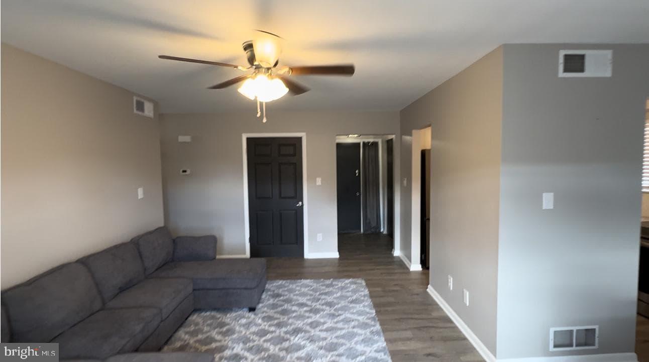221 Lee Court photo 6