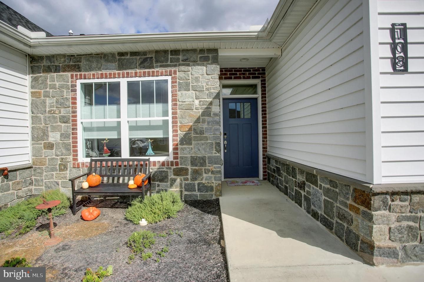 108 Cardinal Drive photo 2