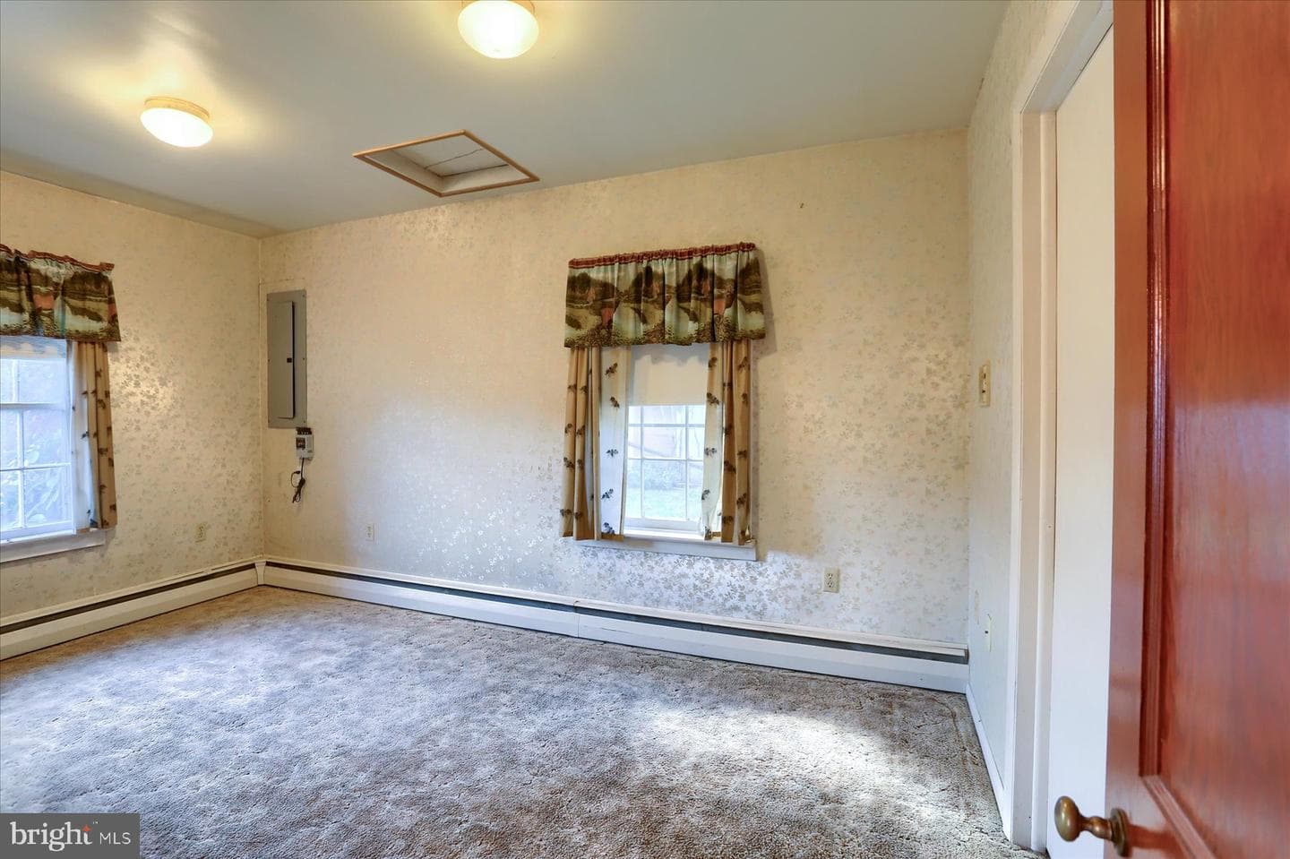 950 W Trindle Road photo 19