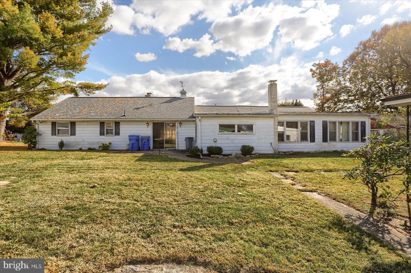 950 W Trindle Road photo 23