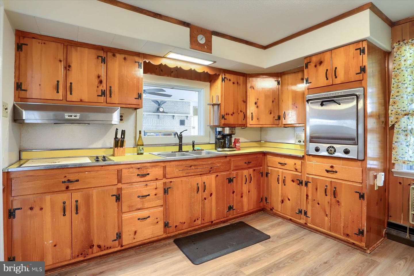 950 W Trindle Road photo 9