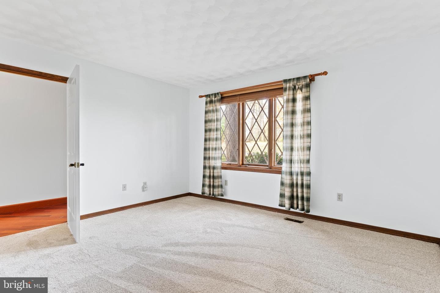 255 Hickory Road photo 12