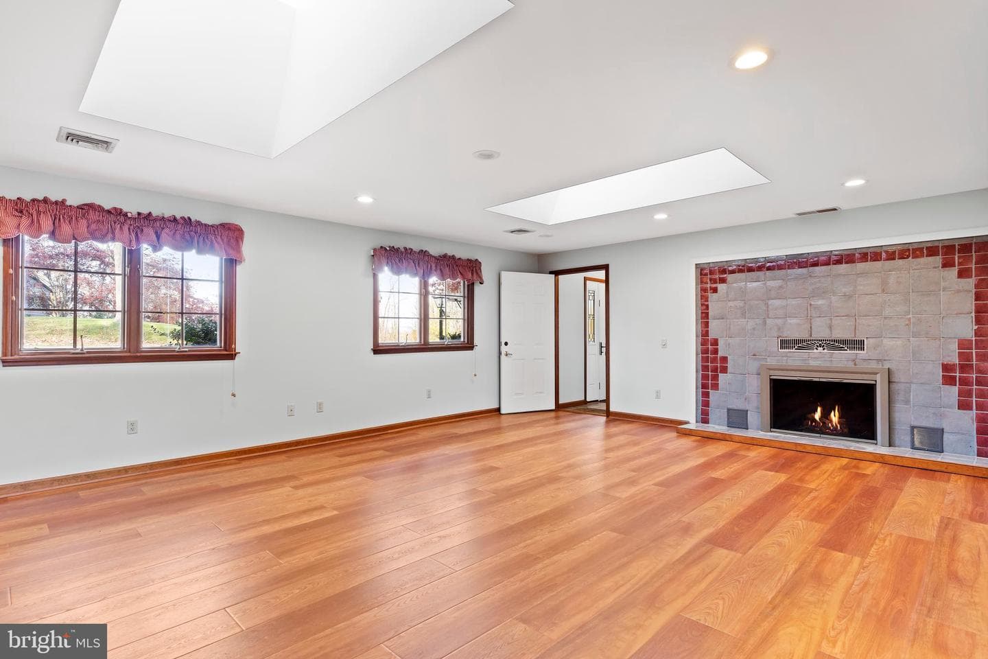 255 Hickory Road photo 13
