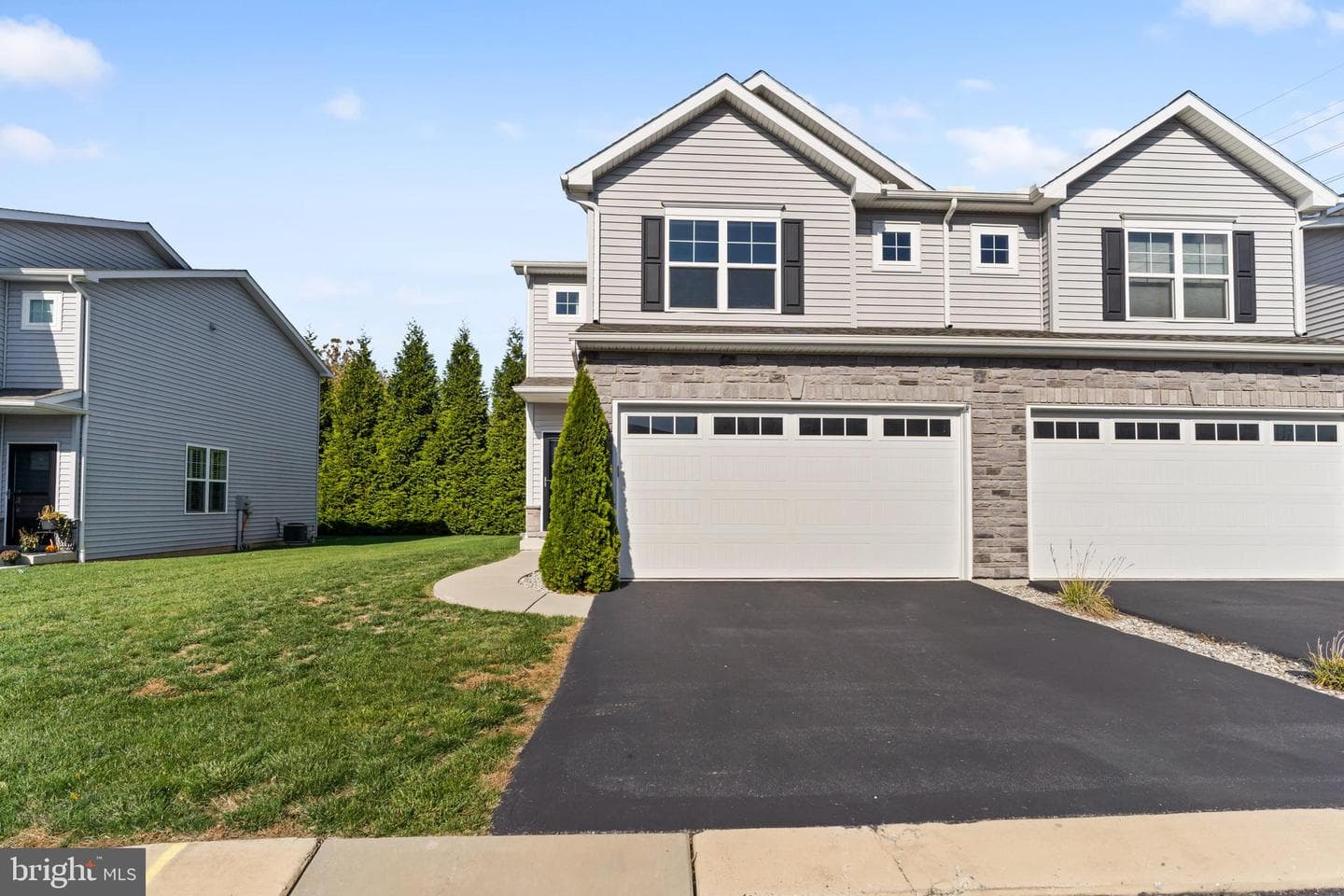 545 Joseph Court photo 2