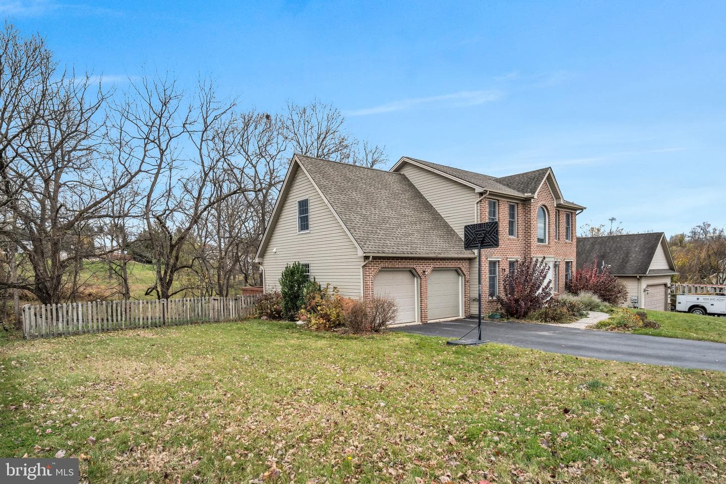 2401 Rolling Hills Drive photo 2