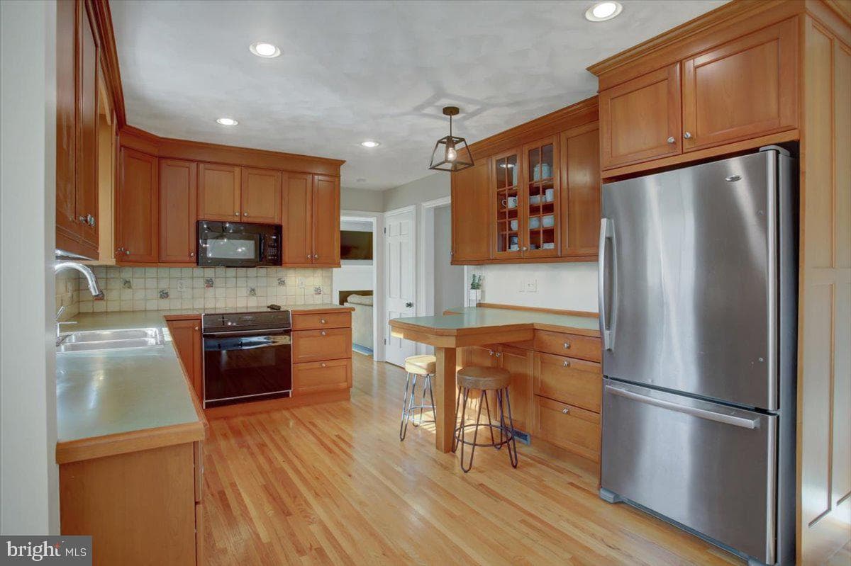 904 Alison Ave photo 3