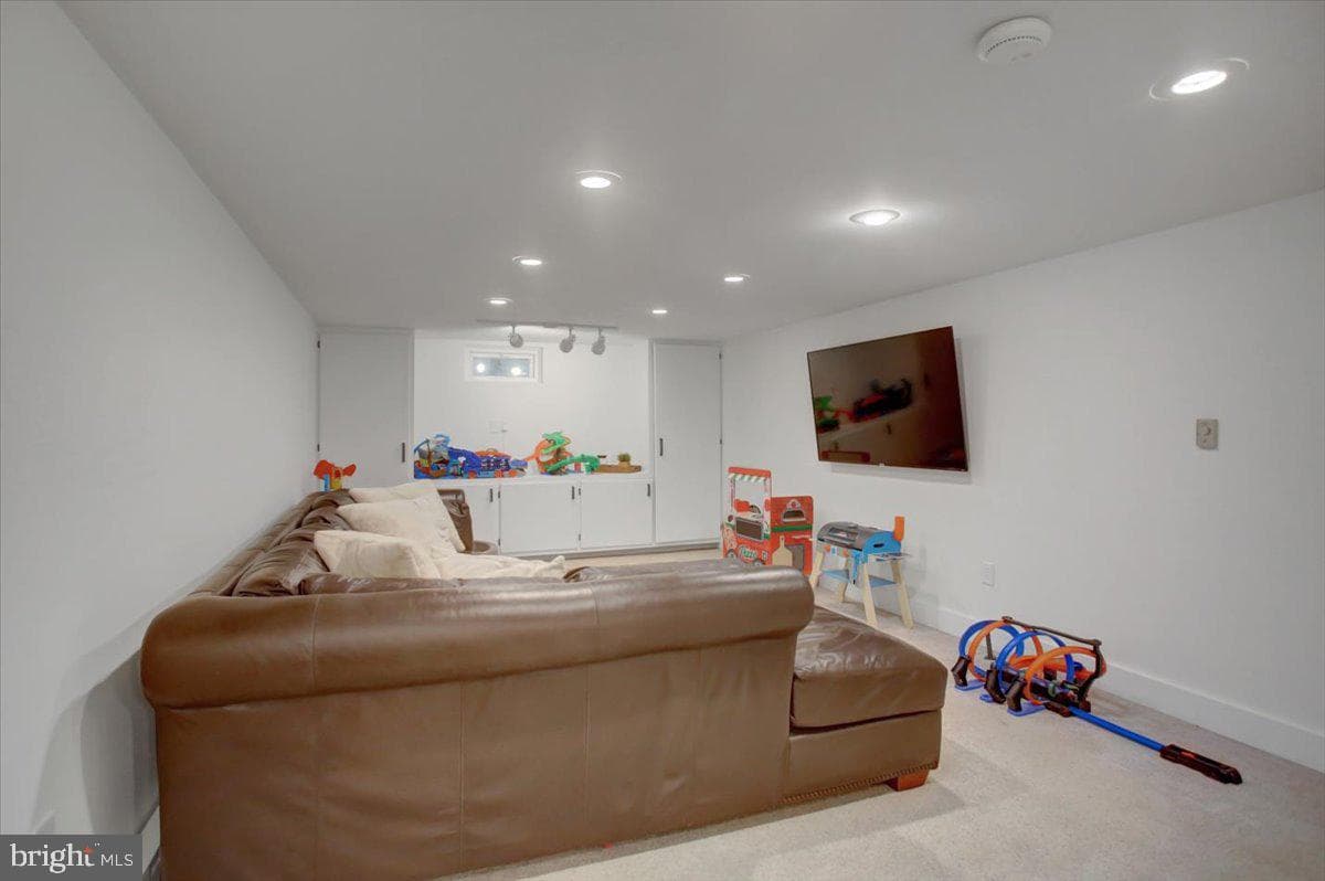904 Alison Ave photo 39