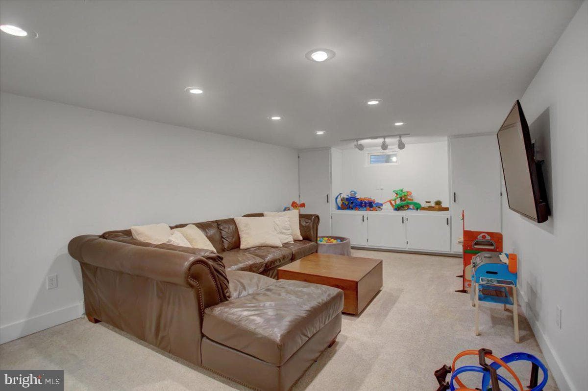 904 Alison Ave photo 40