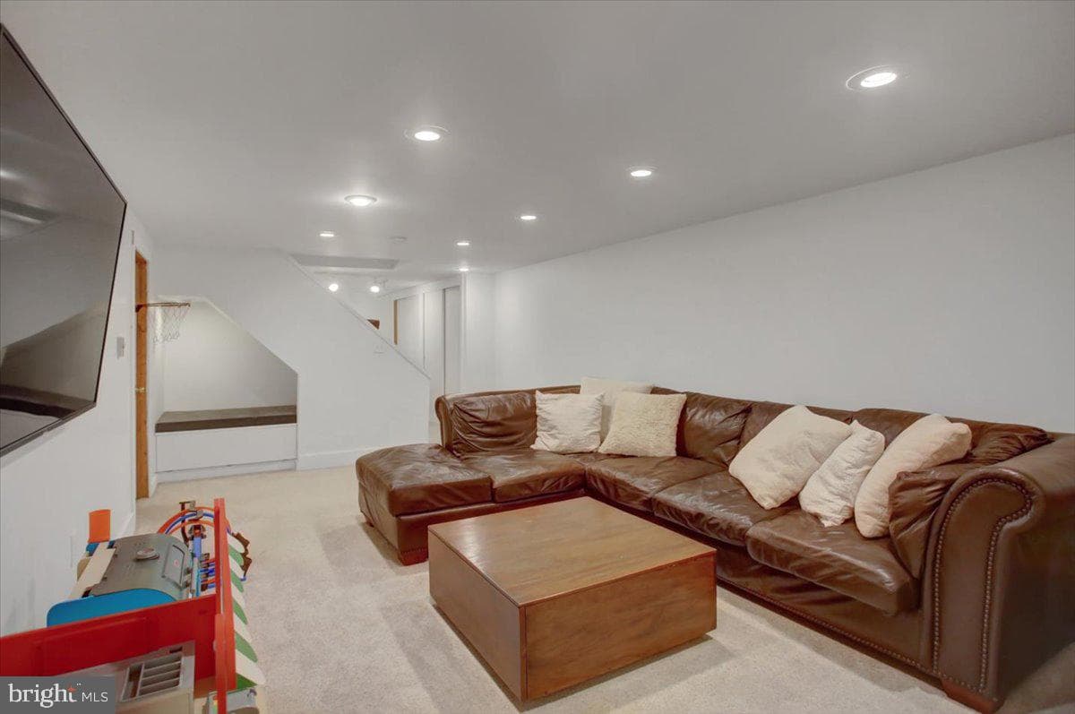 904 Alison Ave photo 42