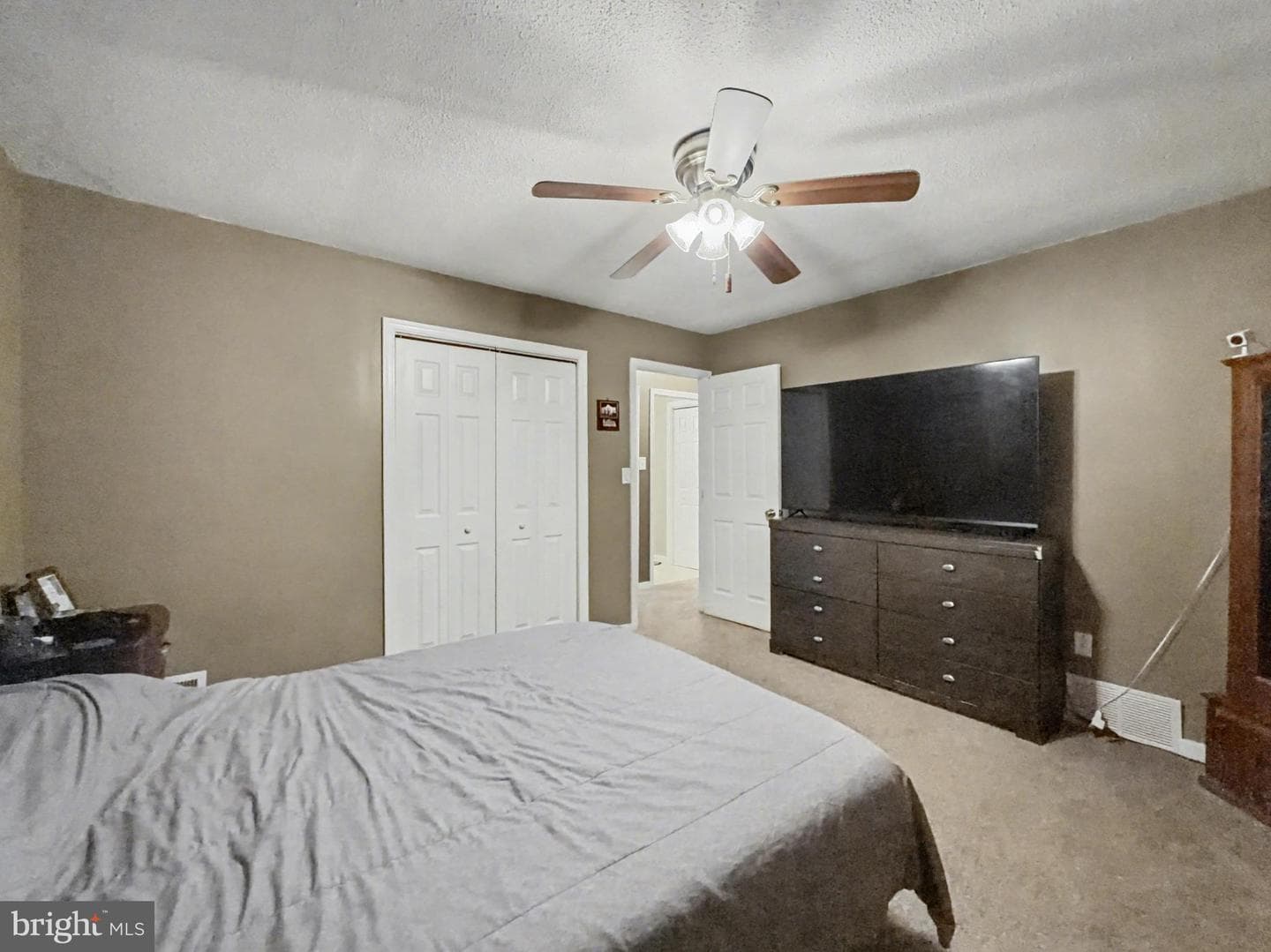 60 Oliver Road photo 11