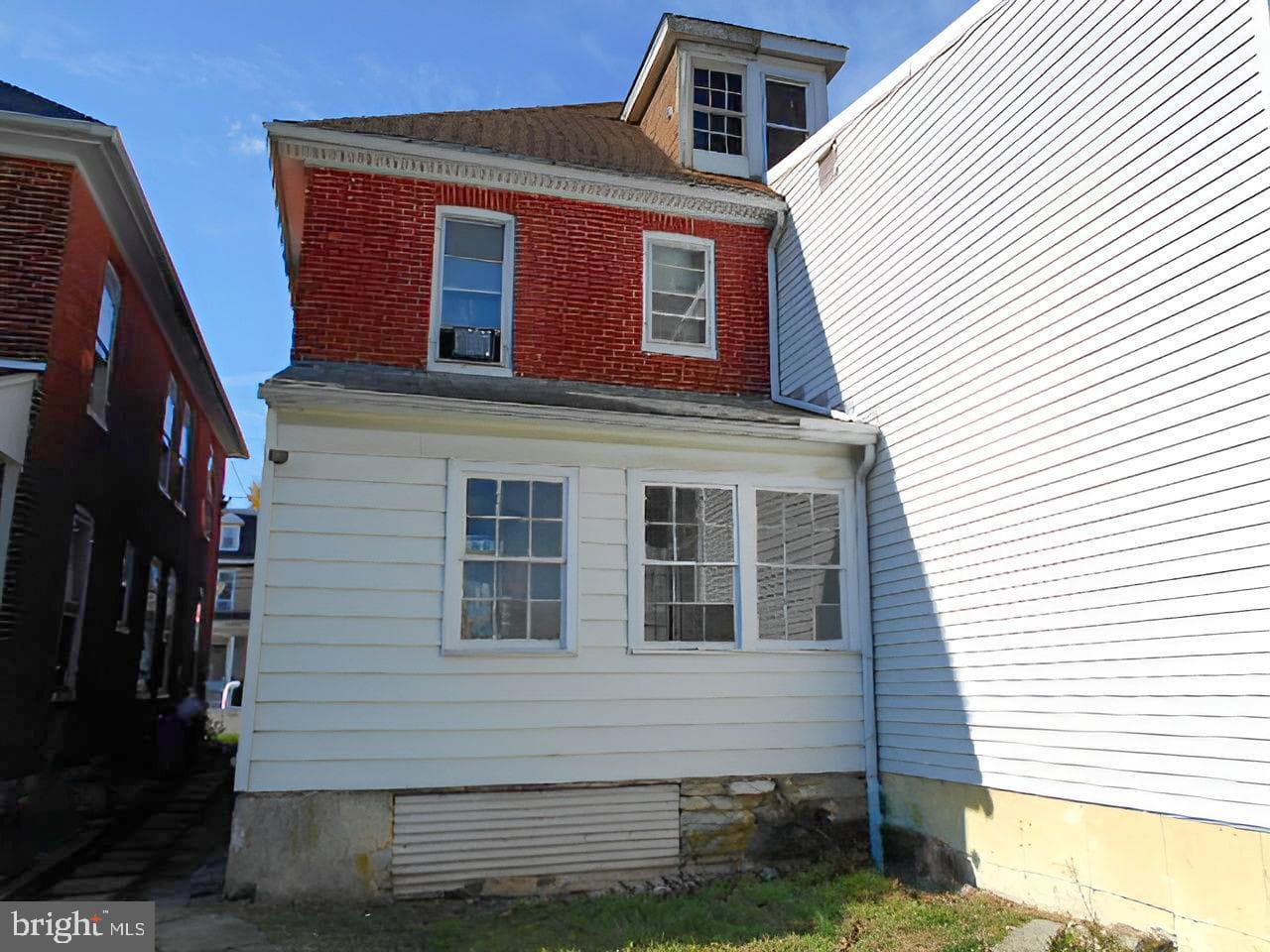 19 N Queen Street photo 3