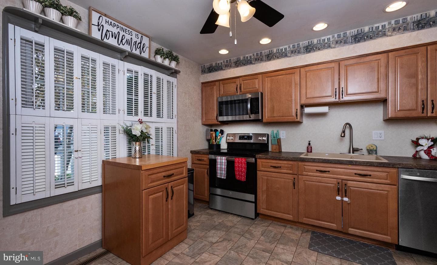 135 W Vine Street photo 12