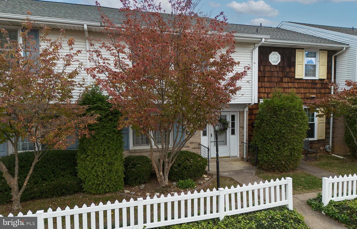 135 W Vine Street photo 2