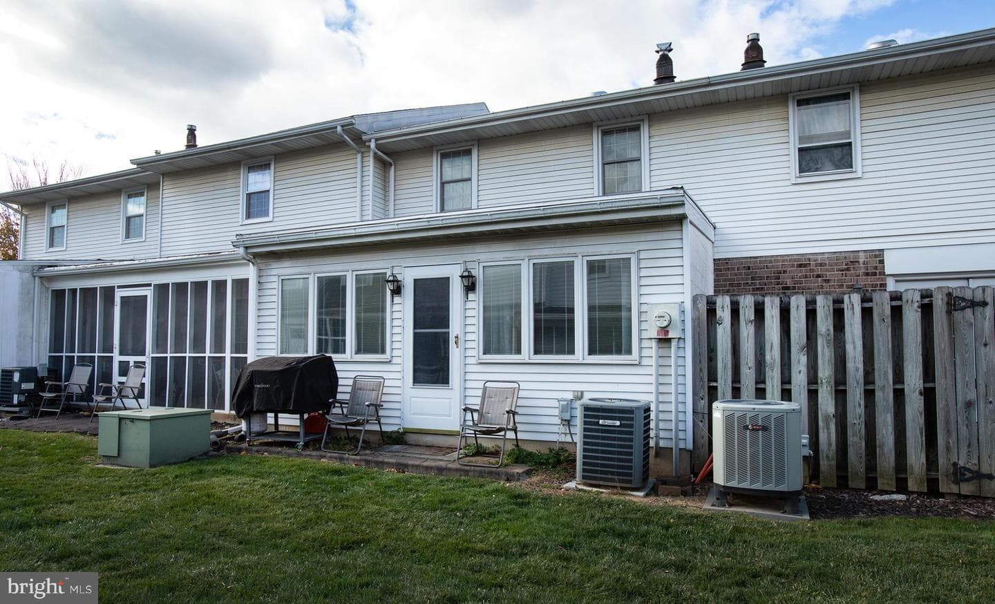 135 W Vine Street photo 28