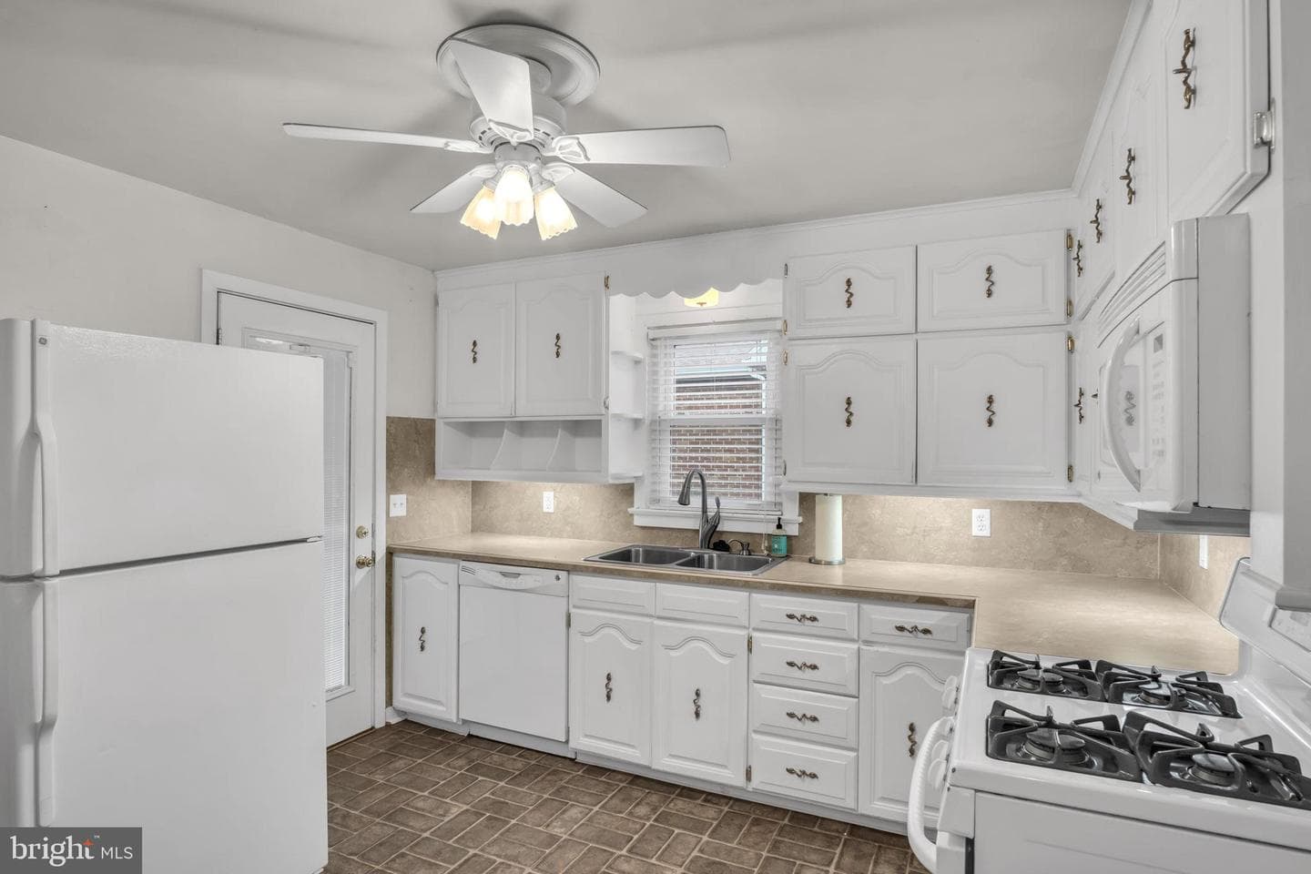 2138 Chestnut Street photo 9