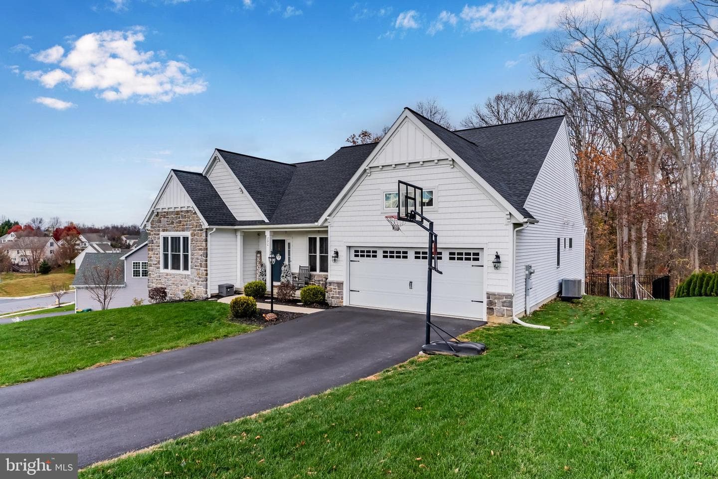 290 Poplar Drive photo 2