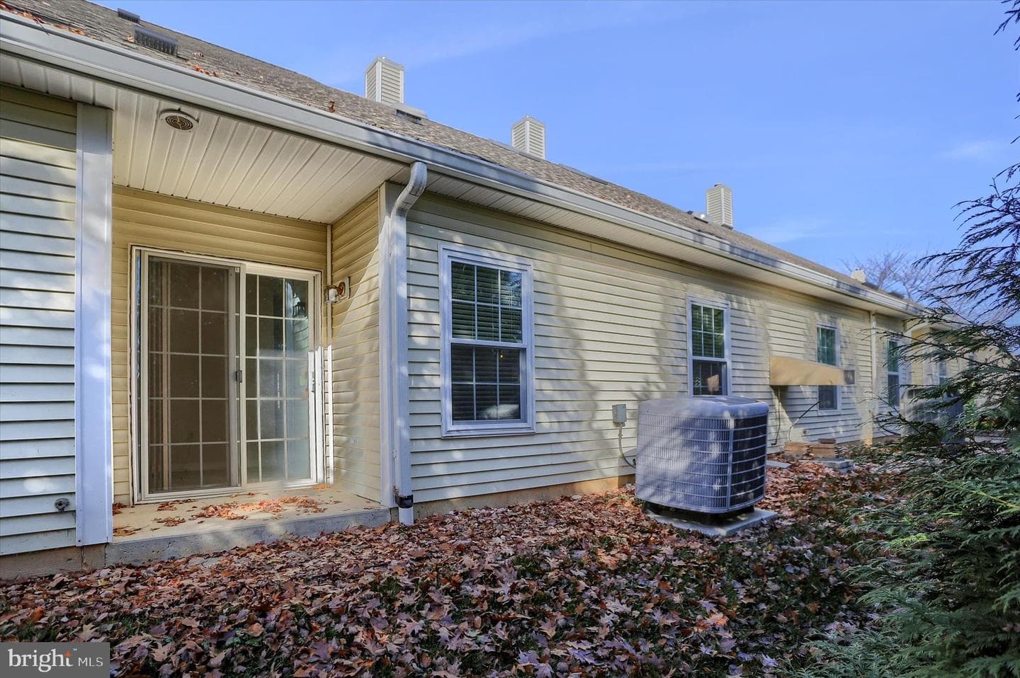 484 Brighton Place photo 32