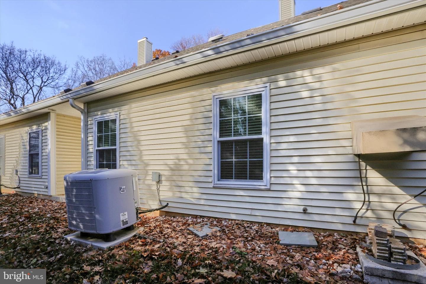 484 Brighton Place photo 33