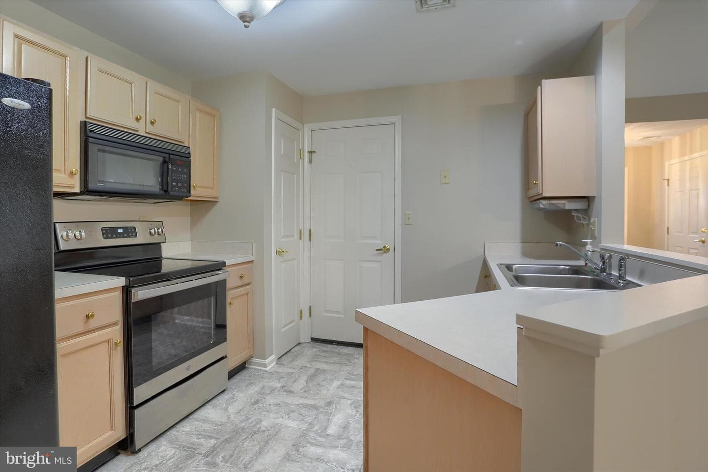 484 Brighton Place photo 9