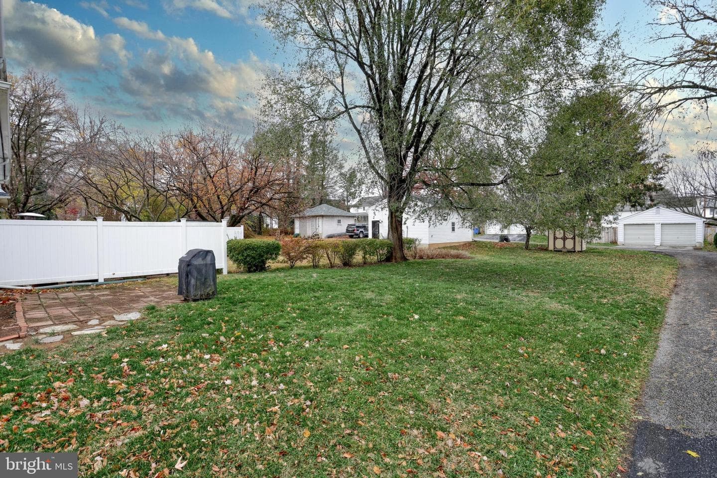 1817 Elm Street photo 4