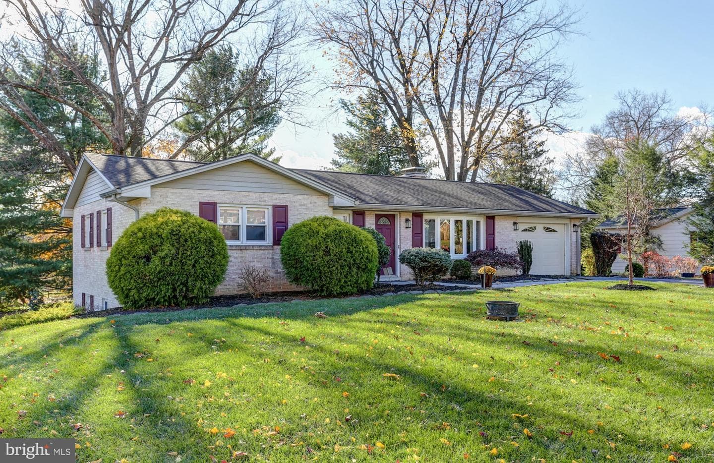 302 Hilltop Road photo 2