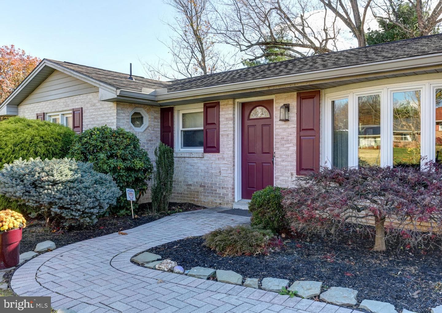 302 Hilltop Road photo 5