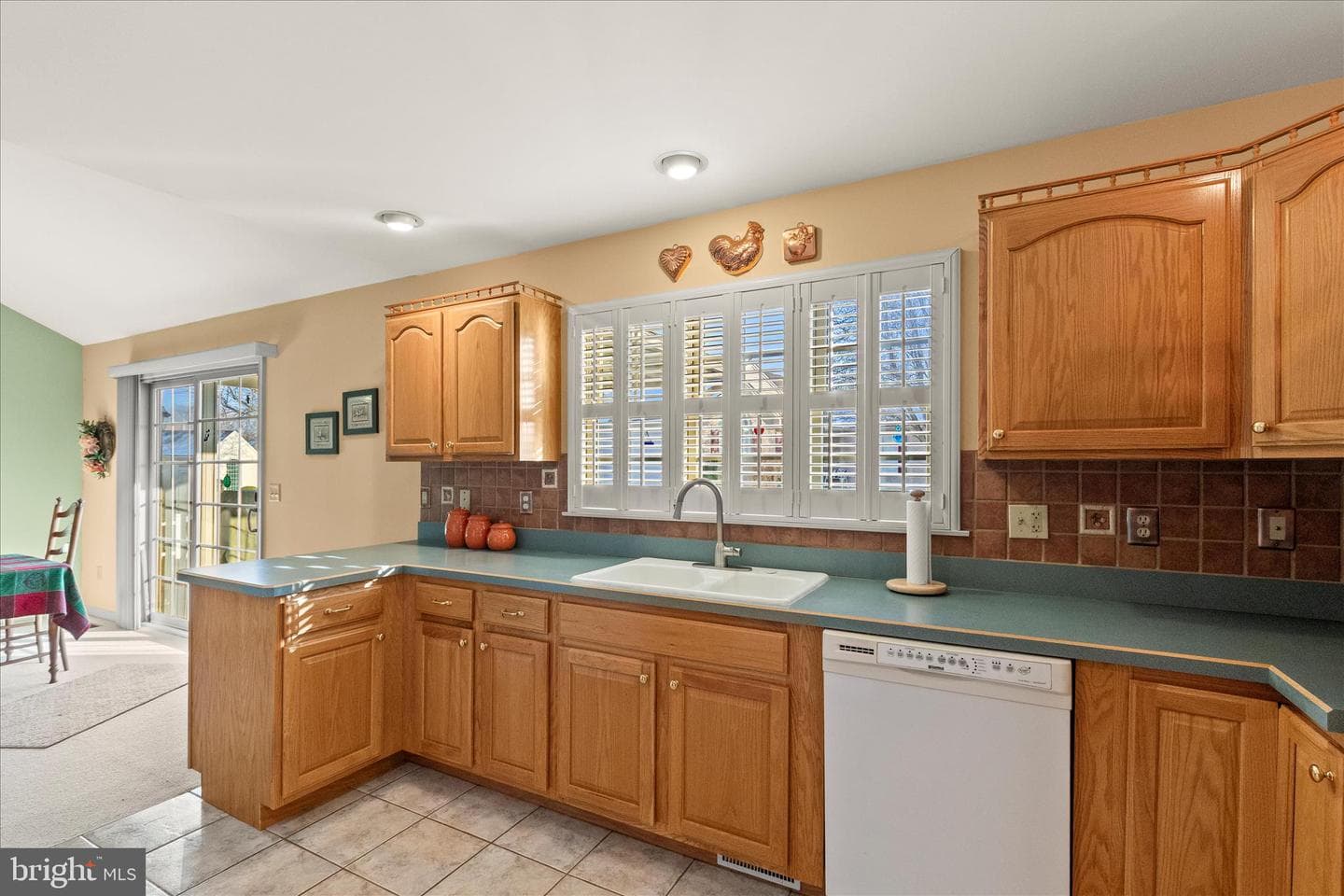 27 Kower Ct photo 14