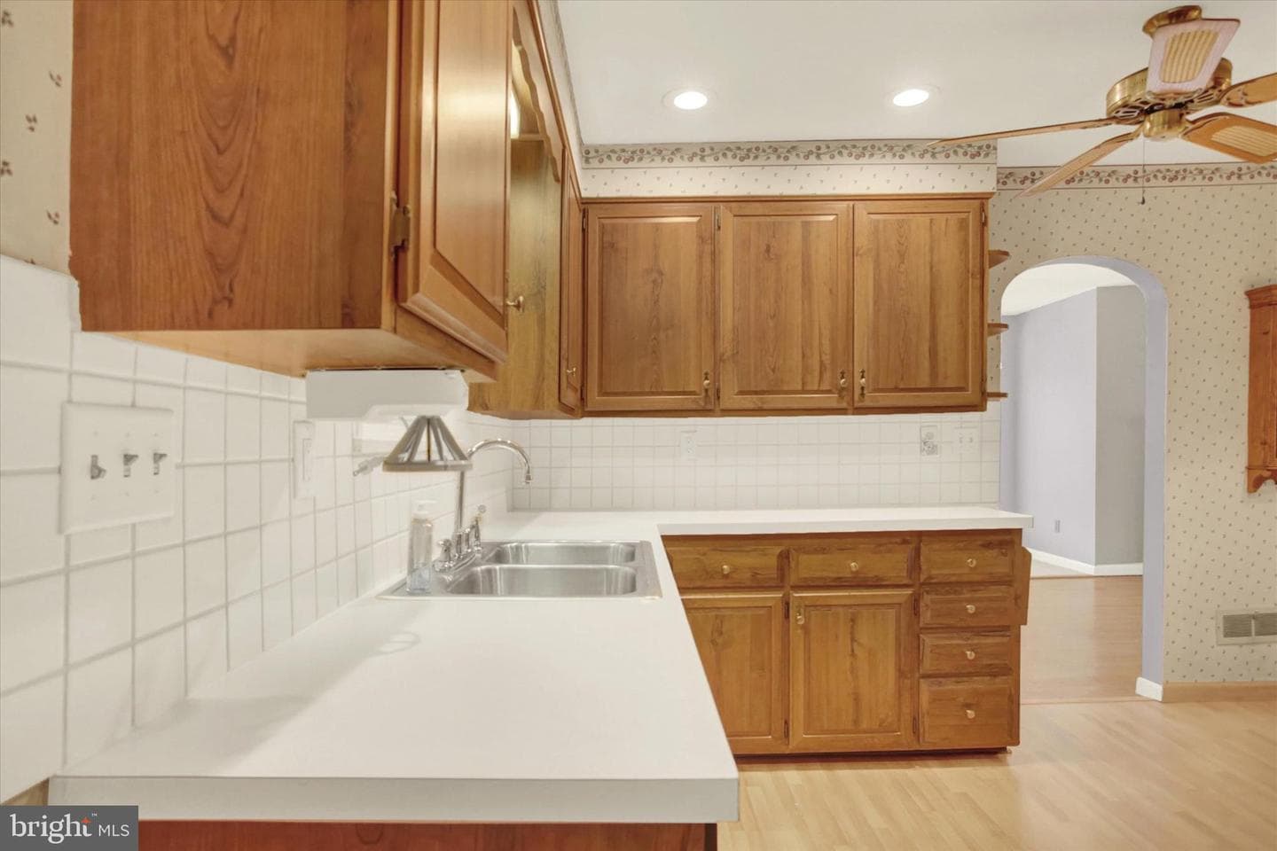 117 E Maplewood Avenue photo 14