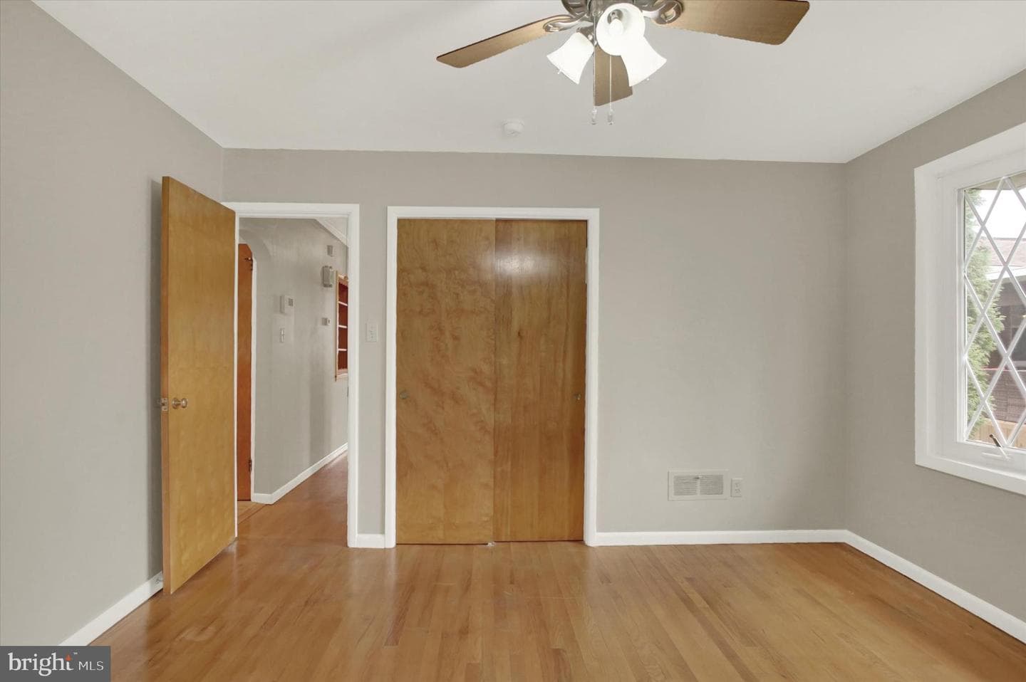 117 E Maplewood Avenue photo 18